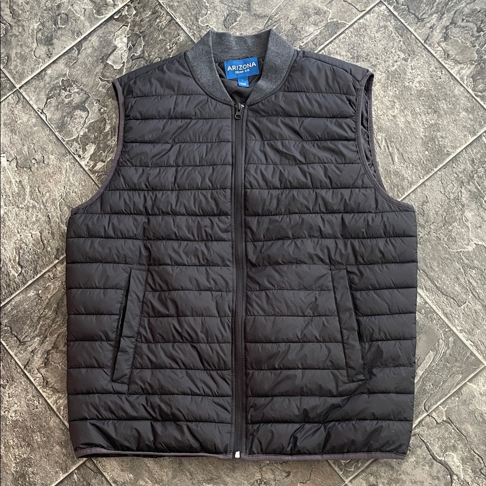 ARIZINA JEAN CO Men’s Quilted Black & Gray Coastal Cottagecore Puffer Vest